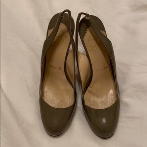 Christian Louboutin Greige Round Toe Pumps 36 Used